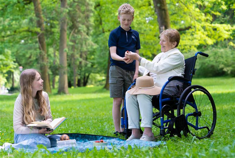 STRONGBACK Comfort 24 Wheelchair