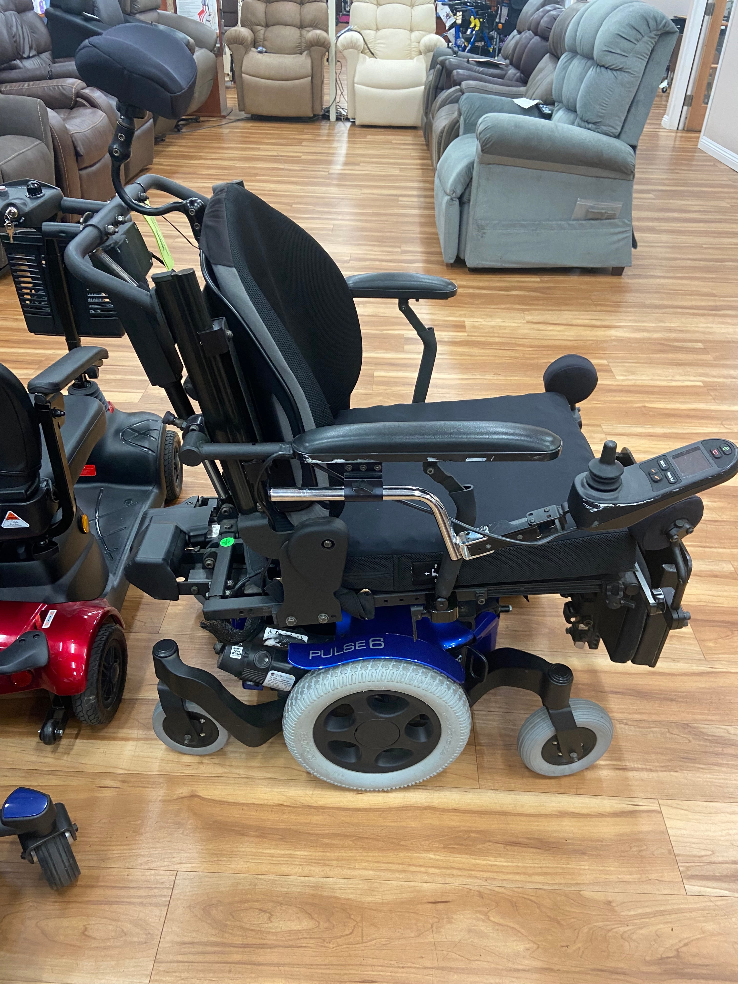 Quickie Pulse 6 Wheelchair (Used) – Harmony Home Medical Supply