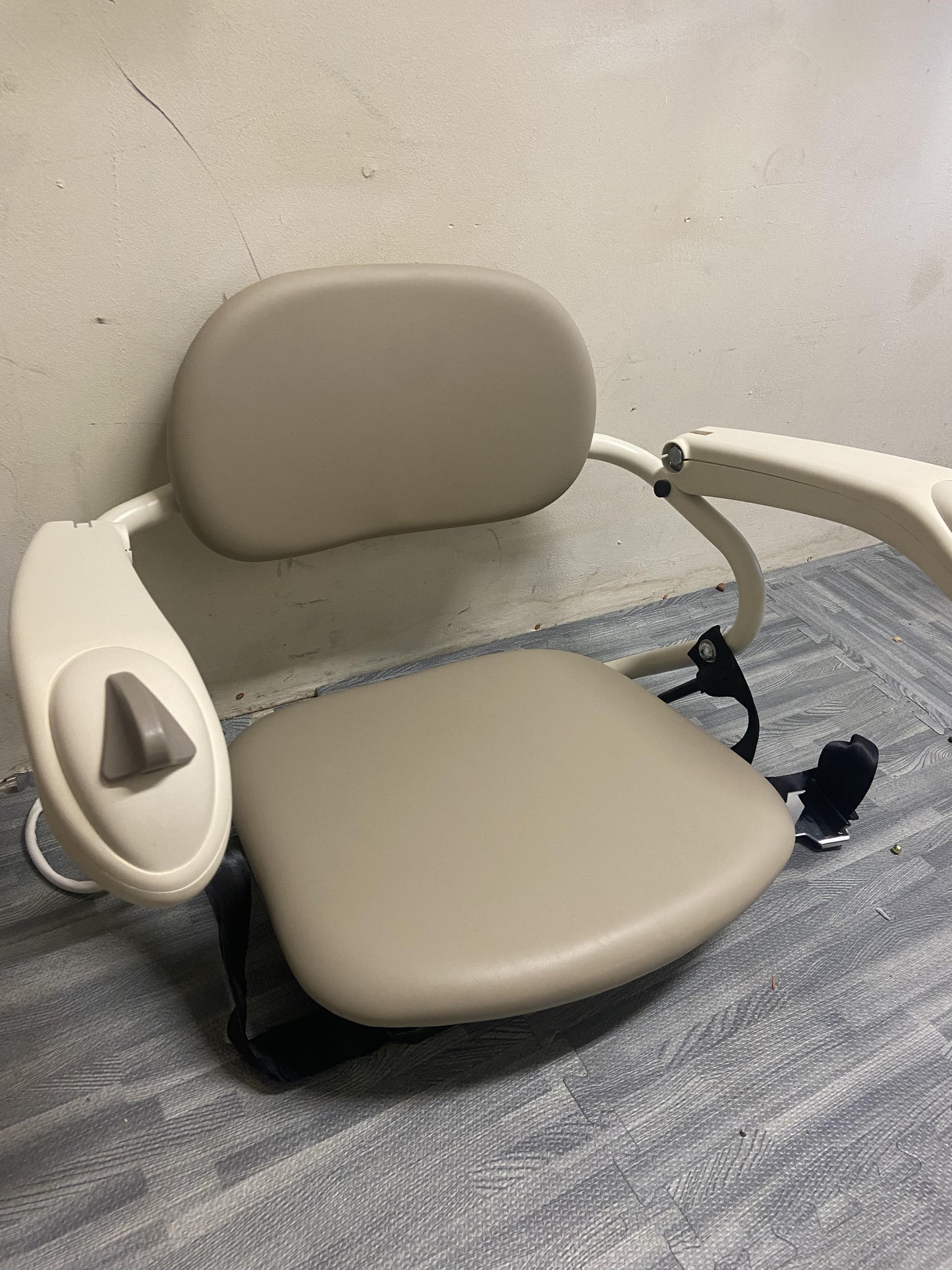 SL300 Pinnacle Straight Stairlift (Used)