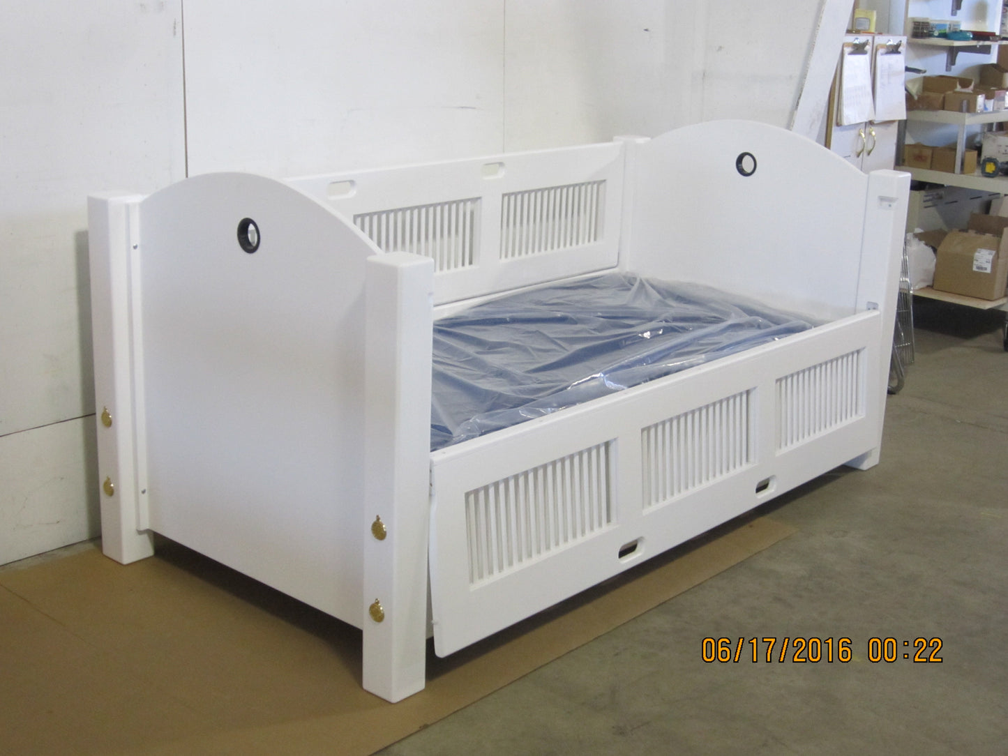 Dream Series Twin Size Bed with Fixed Height Bunkie BoardHigh Side